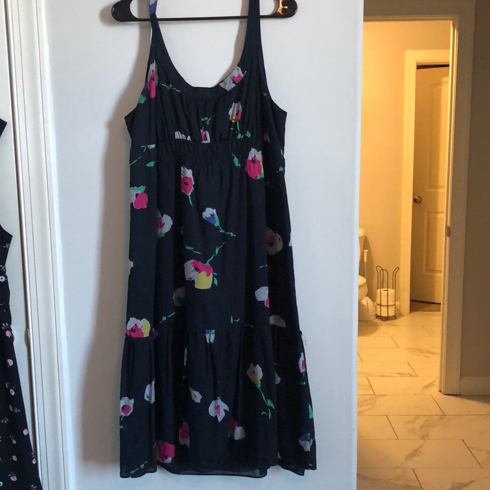 Piper woman casual floral dress. Size 16